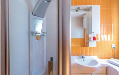 Kupaonica u objektu Apartment Makarska With Sea View 02