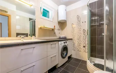Kupaonica u objektu 5 Bedroom Awesome Home In Stanici