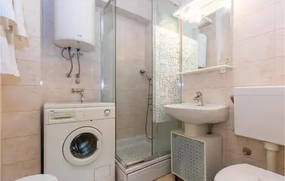 Kupaonica u objektu Apartment Brela With Sea View 08