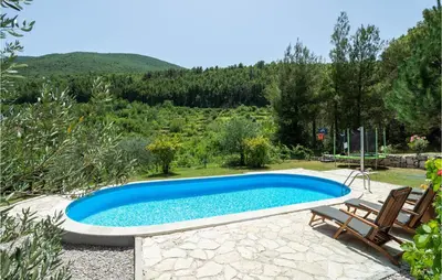 Bazen u objektu Lovely Home In Slime With Wifi ili u blizini
