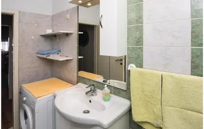 Kupaonica u objektu Apartment Omis With Sea View 04