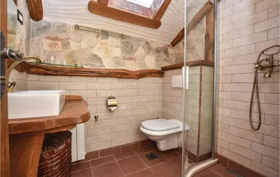 Kupaonica u objektu Holiday Home Zastrazisce With Fireplace 03