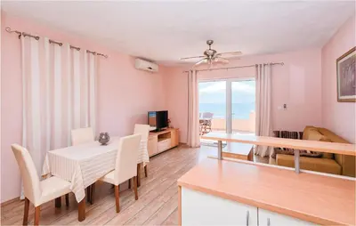 TV i/ili zabavni centar u objektu Holiday Home Zastrazisce With Sea View 04