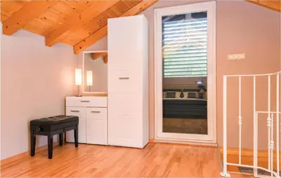 Kuhinja ili čajna kuhinja u objektu Holiday Home Stari Grad 05