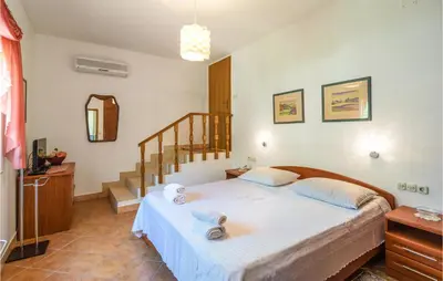 Krevet ili kreveti u jedinici u objektu Holiday Home Vrboska With Fireplace 06