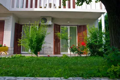 Vrt u objektu Apartments Ruzic