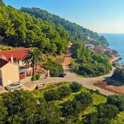 Isolated apartments with a swimming pool Cove Tvrdni Dolac