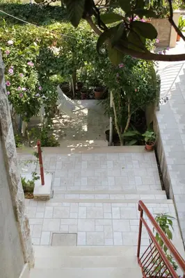 Vrt u objektu Apartment Postira 5659a