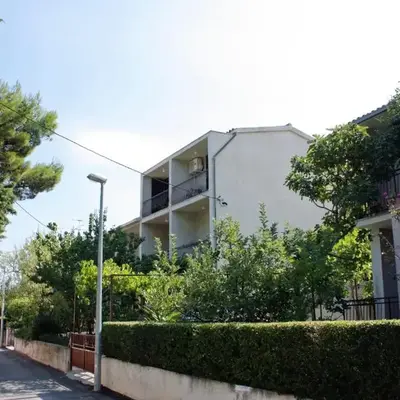 Apartments with parking space Supetar