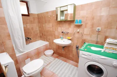 Kupaonica u objektu Apartments by the sea Sumartin, Brac - 5615