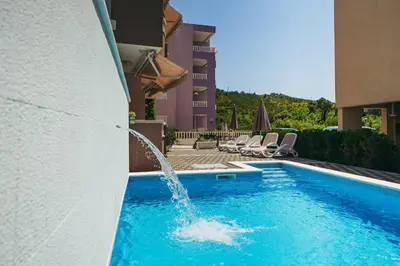 Bazen u objektu Family-friendly apartments with swimming pool Promajna, Makarska - 6849 ili u blizini