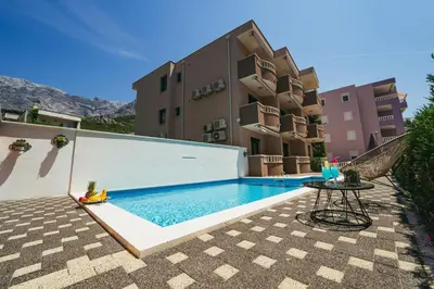 Bazen u objektu Family-friendly apartments with swimming pool Promajna, Makarska - 6849 ili u blizini