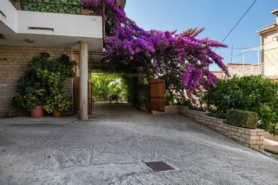 Vrt u objektu Apartments by the sea Sumpetar, Omis - 949