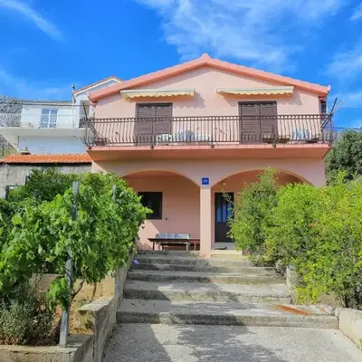 Apartments with parking space Stanici