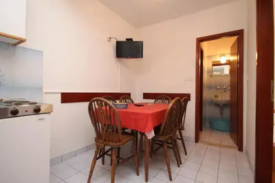Kuhinja ili čajna kuhinja u objektu Apartments by the sea Vrboska (Hvar) - 8748