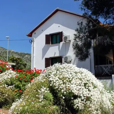 Apartments by the sea Zavala