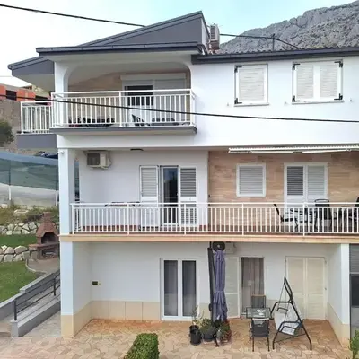 Apartments with parking space Stanici
