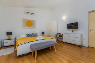 Krevet ili kreveti u jedinici u objektu Apartments by the sea Brela, Makarska - 2713