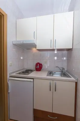 Kuhinja ili čajna kuhinja u objektu Studio Brela 2752b