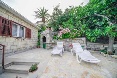 Vrt u objektu Apartments with parking space Splitska, Brac - 2857