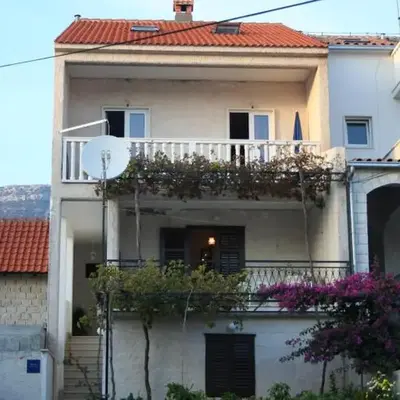 Apartments with parking space Bol