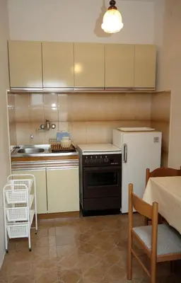 Kuhinja ili čajna kuhinja u objektu Apartments by the sea Nemira, Omis - 4834