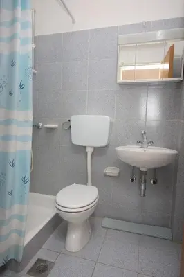 Kupaonica u objektu Apartments by the sea Nemira, Omis - 4834