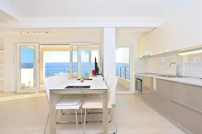 Kuhinja ili čajna kuhinja u objektu Apartments by the sea Duce, Omis - 4795