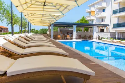 Bazen u objektu Luxury Aparthotel ili u blizini
