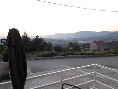 Pogled na planine ili pogled na planine iz apartmana