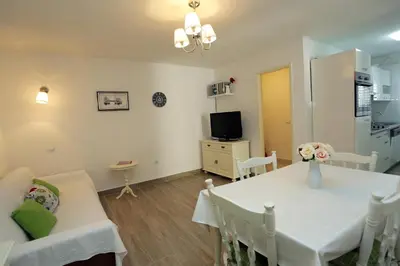 TV i/ili zabavni centar u objektu Apartments with parking space Supetar, Brac - 5385