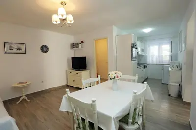 TV i/ili zabavni centar u objektu Apartments with parking space Supetar, Brac - 5385