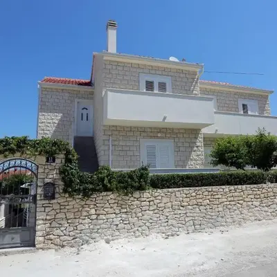 Apartments with parking space Supetar