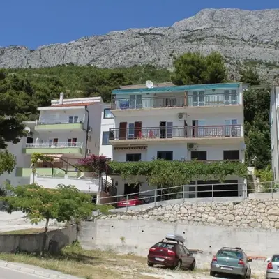Apartments with parking space Baska Voda