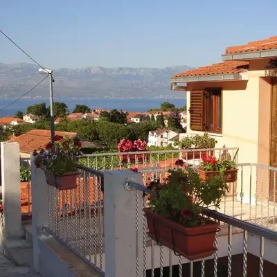 Apartments with parking space Sutivan