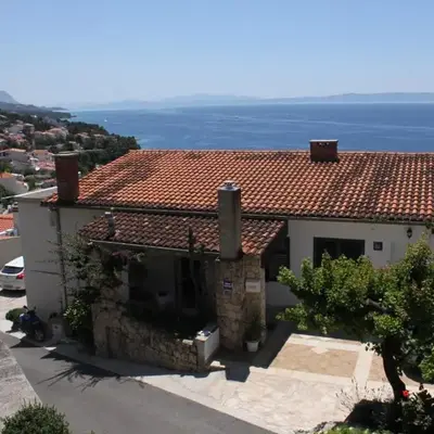 Apartments with a parking space Brela