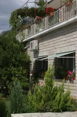 Vrt u objektu Apartments by the sea Pisak, Omis - 1010