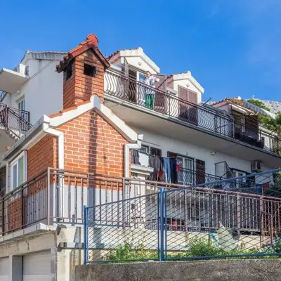 Apartments with a parking space Dugi Rat