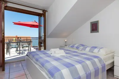Krevet ili kreveti u jedinici u objektu Apartments by the sea Sumpetar, Omis - 11462