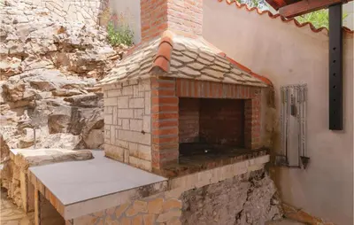 Tlocrt objekta Lovely Home In Pucisca With Jacuzzi