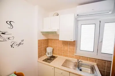 Kuhinja ili čajna kuhinja u objektu Apartments Sara