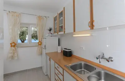 Kuhinja ili čajna kuhinja u objektu Holiday Home Lučica