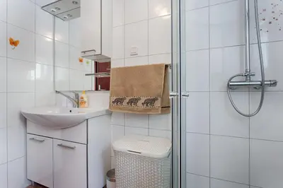 Kupaonica u objektu Apartments Lidija - sea view apartment with exclusive right of using hot tub or split level apartment with exclusive right of using pool