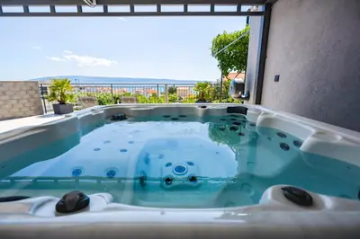 Tlocrt objekta Apartments Lidija - sea view apartment with exclusive right of using hot tub or split level apartment with exclusive right of using pool