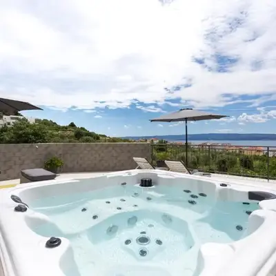 Apartments Lidija - sea view apartment with exclusive right of using hot tub or split level apartment with exclusive right of using pool