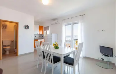 Kuhinja ili čajna kuhinja u objektu Apartments Ana