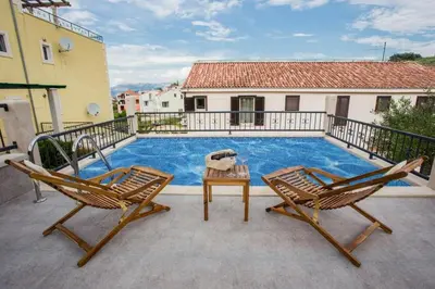 Bazen u objektu Villa Suzy Lux ili u blizini