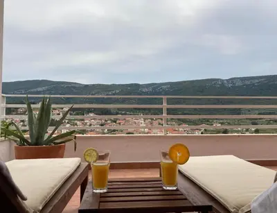 Pogled na planine ili pogled na planine iz apartmana