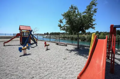 Dječje igralište u objektu Apartments Nevistic