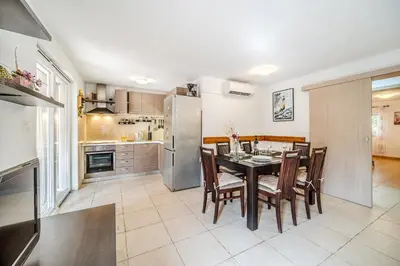 Kuhinja ili čajna kuhinja u objektu Holiday Home Sarbunara